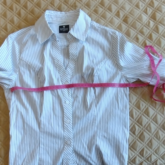 Express The Essential Fitted Stripe Button-Up Women's Shirt - White & Gray - Picture 8 of 11